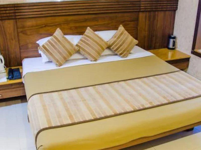 Hotel Chandralok 罗纳瓦拉 外观 照片
