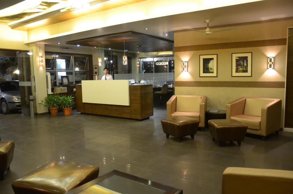 Hotel Chandralok 罗纳瓦拉 外观 照片