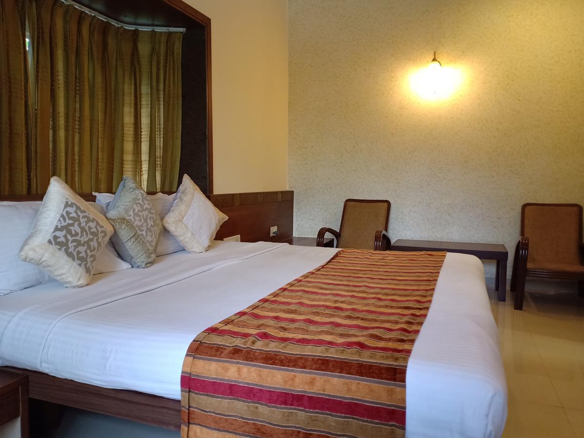 Hotel Chandralok 罗纳瓦拉 外观 照片