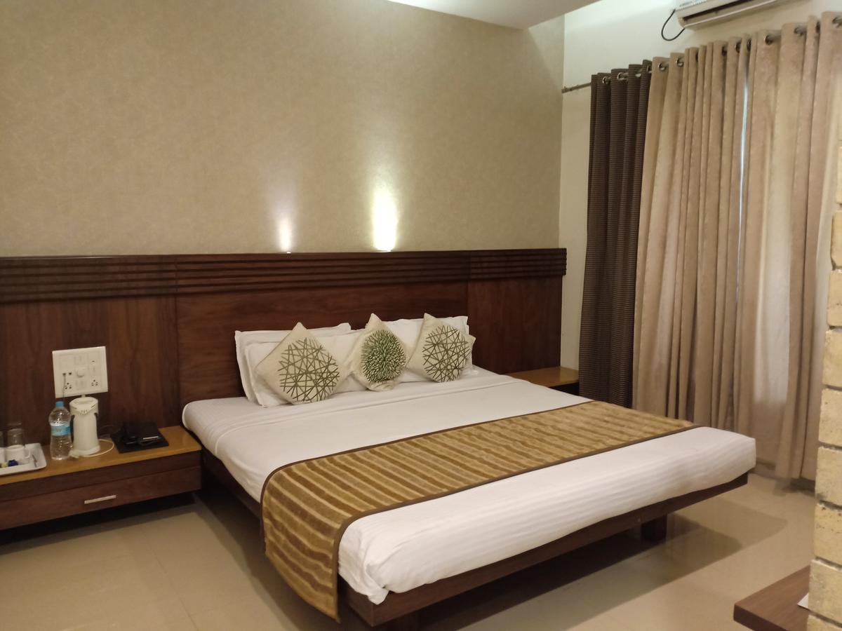 Hotel Chandralok 罗纳瓦拉 外观 照片