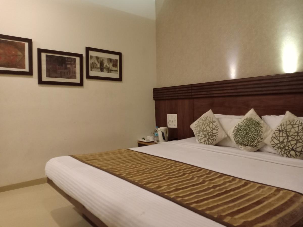 Hotel Chandralok 罗纳瓦拉 外观 照片